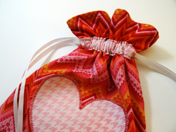 Thread Riding Hood - Easy Drawstring Bag Tutorial