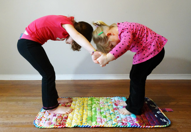 Thread Riding Hood - Quilted Classroom Mat {tutorial}