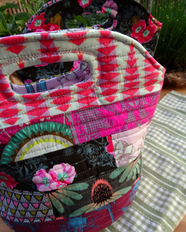 Thread Riding Hood - Insulated Lunch Bag Tutorial