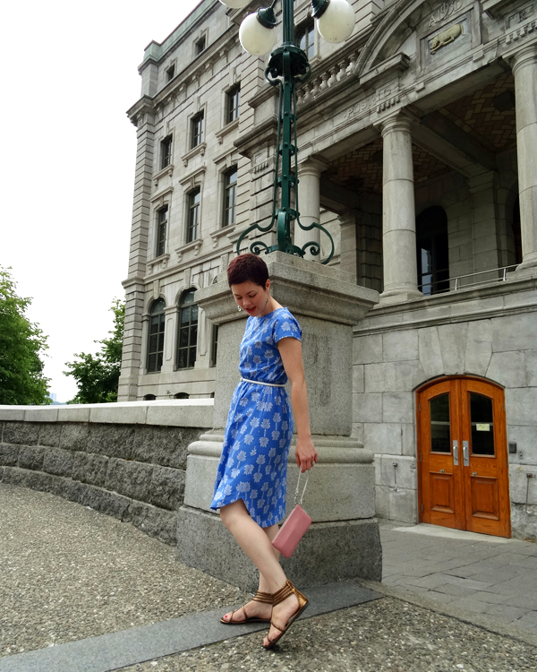 Thread Riding Hood - Drop Shirt-Tail Hem Tutorial