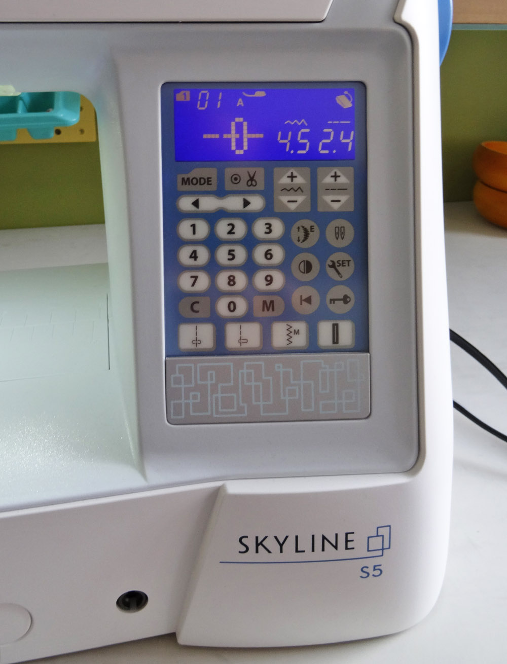 Janome Skyline S5 Digital Screen -