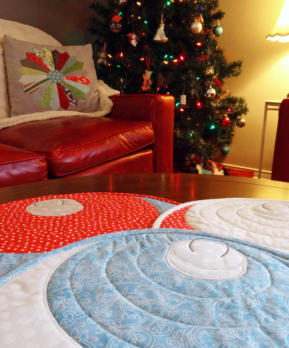 Christmas Ornament Placemat Tutorial - Coffee Table