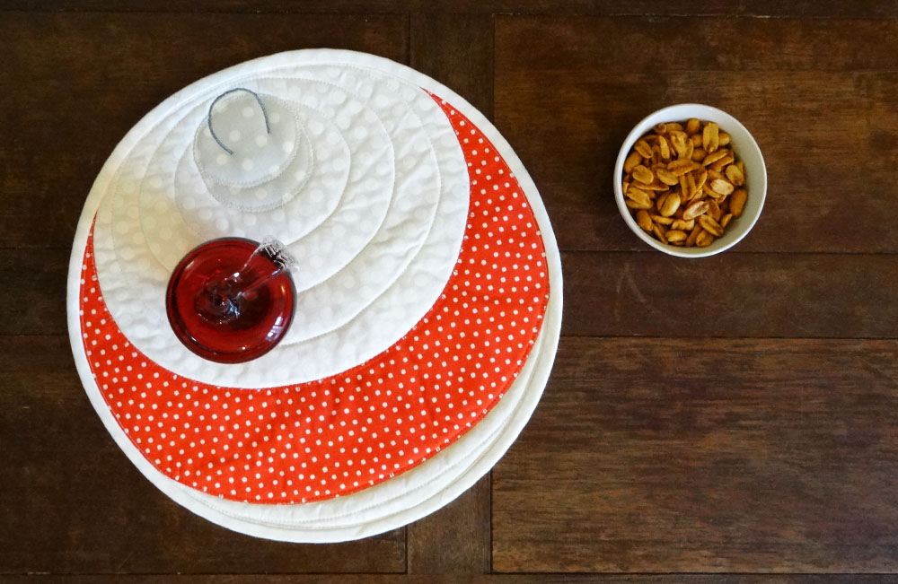 Christmas Ornament Placemat Tutorial - Single Red and White