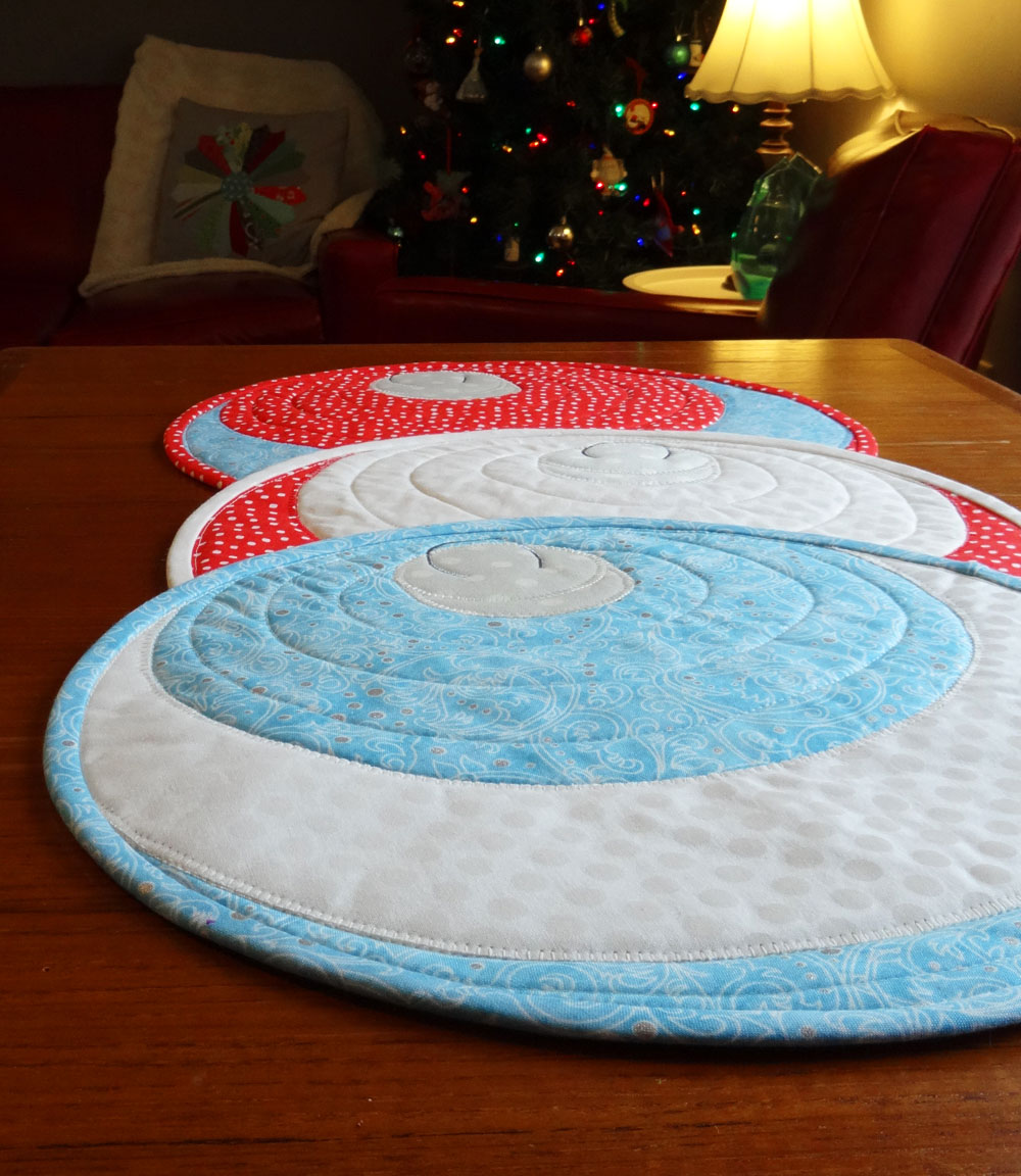 Christmas Ornament Placemat Tutorial - Table Runner