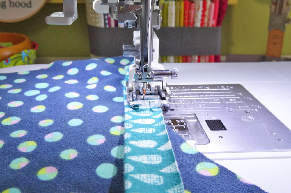 Janome Skyline S7 AcuFeed Flex with Knit Stitch