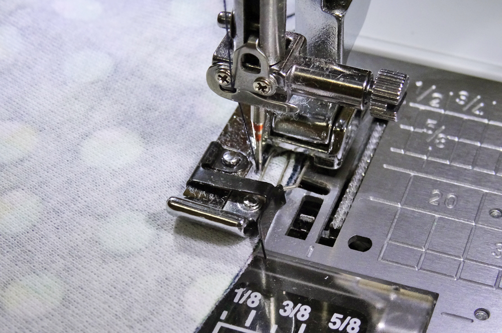 Skyline S7 - Overedge Foot with Overcasting Stitch