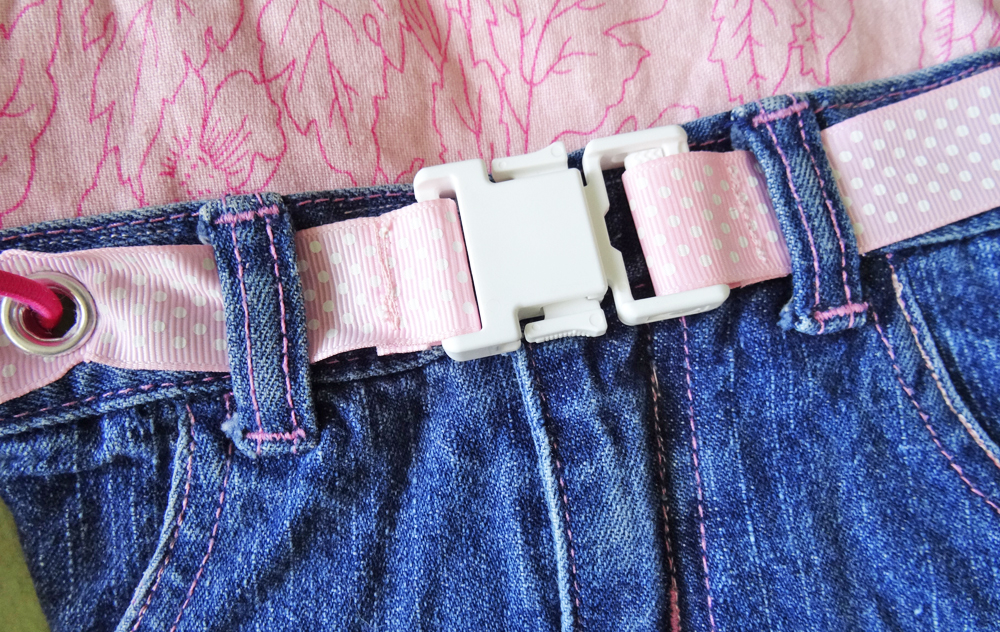 Close-Up Quiet Book Belt