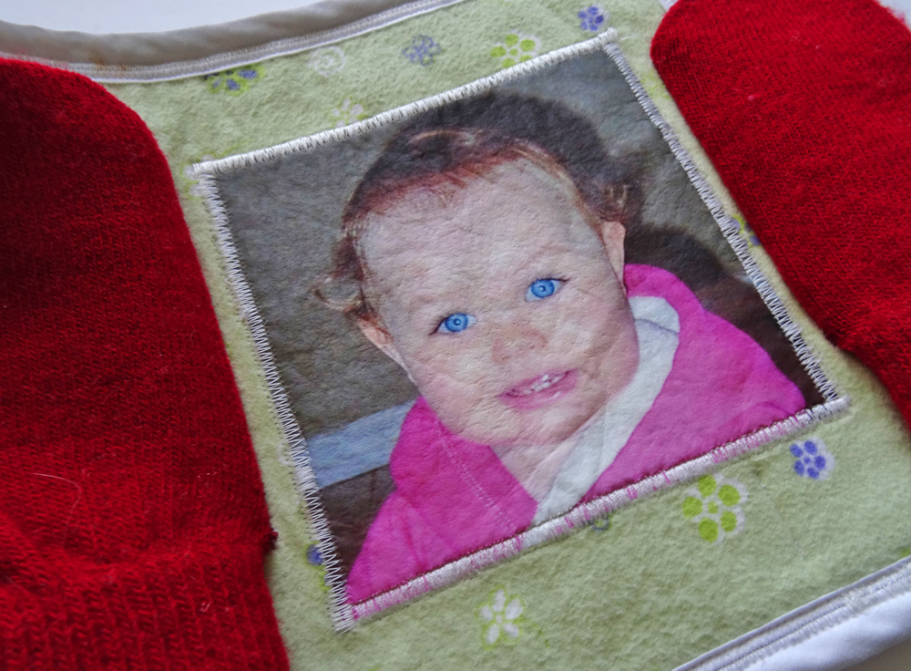 Close-Up Quiet Book PeekABoo