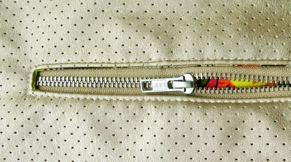 Chobe - Exposed Zipper CloseUp