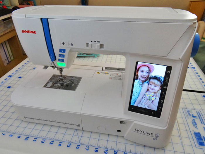Janome Skyline S9