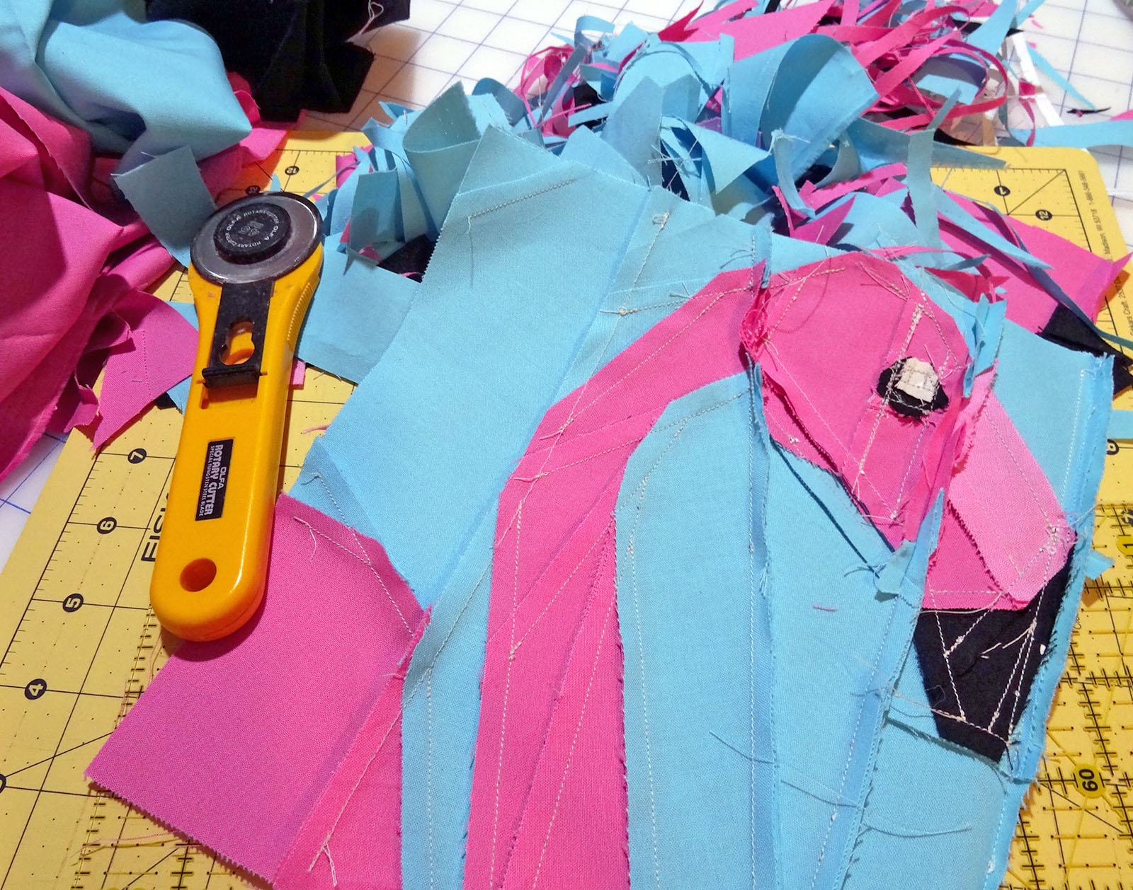 Paper Pieced Flamingo Pillow (1)