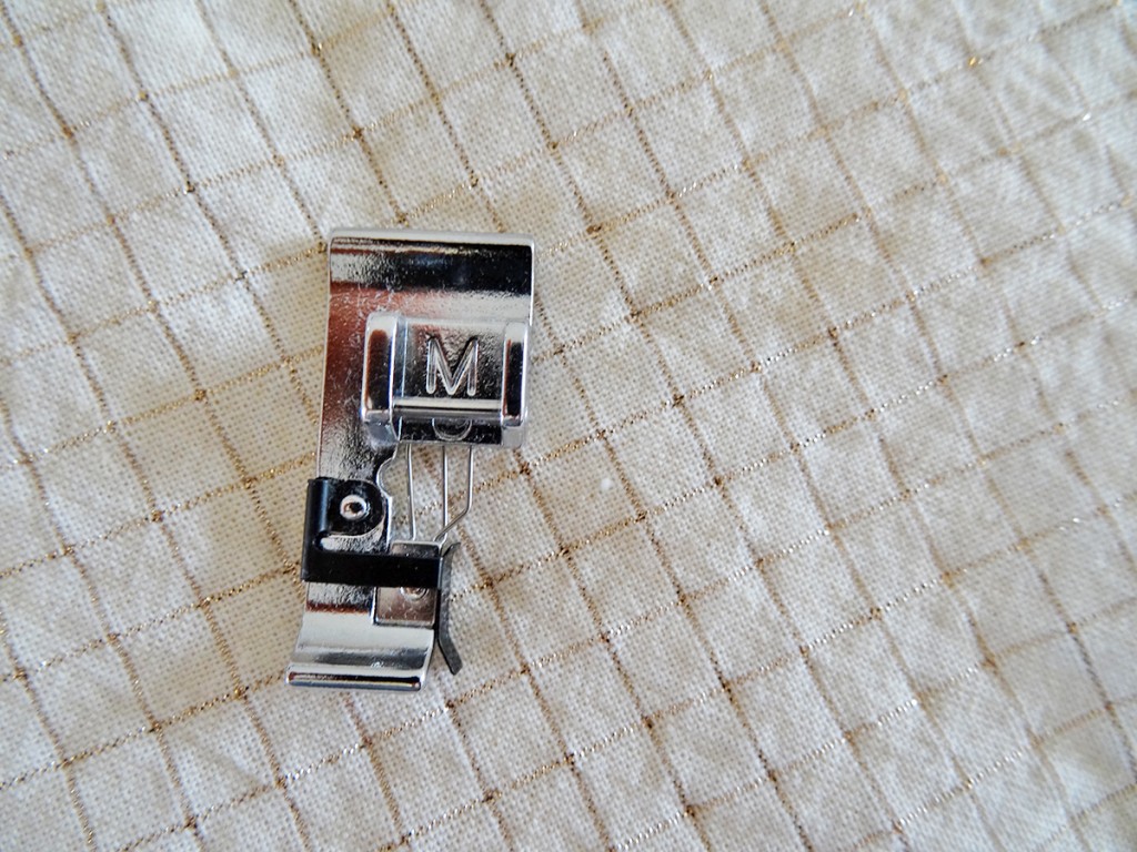 Finish woven edges with an overcasting stitch Finish woven edges with an overcasting stitch