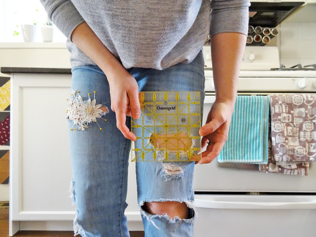 Measure the hole in your jeans Measure the hole in your jeans