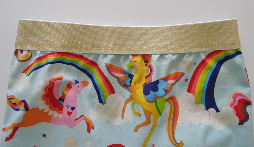 Sew waistband with zigzag stitch Sew waistband with zigzag stitch