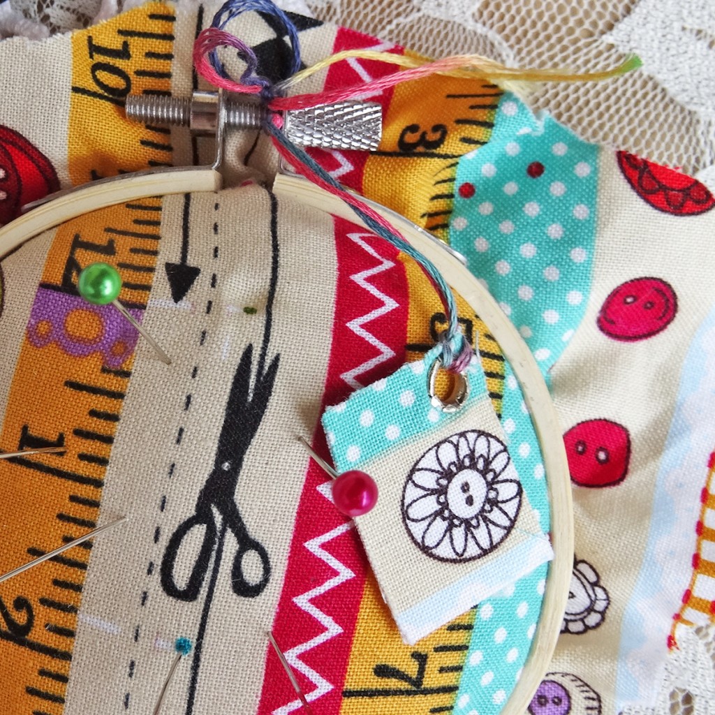 Simple Hoop Pincushion Simple Hoop Pincushion, DIY, no sew