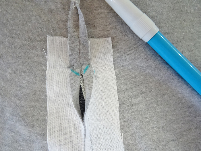 Mark and Clip the Seam Allowance zipper, tutorial