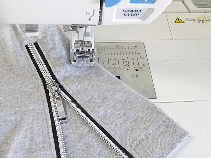 Janome Skyline and Dual Feed zipper, tutorial, union st tee