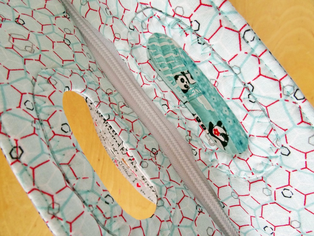 Panda Love Hexies Lunch Bag panda love, lunch bag, panda, tutorial, sew, insulated lunch box, sewing tutorial